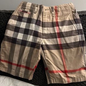 8y boys burberry Runs small.